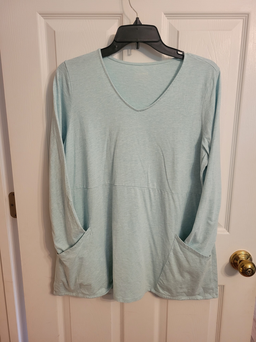 Women's V-Neck Long Sleeve Pocket Tunic in Light Aqua